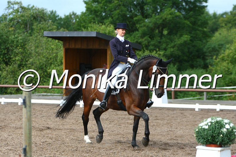 109M1396_Rika_Dressur S_St. Georg.JPG